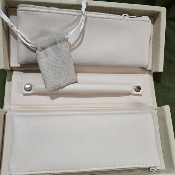 Pottery Barn Cream/Ivory Travel Jewelry Box NWOT - Picture 10 of 10